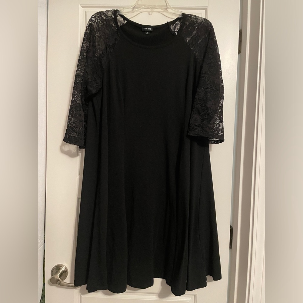 Torrid 2XL lace sleeve black dress